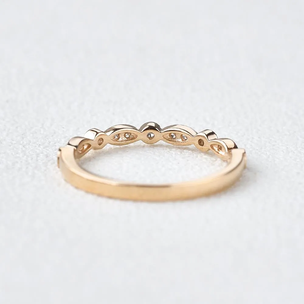 0.22 TCW Round Brilliant Cut Vintage Style Wedding Band