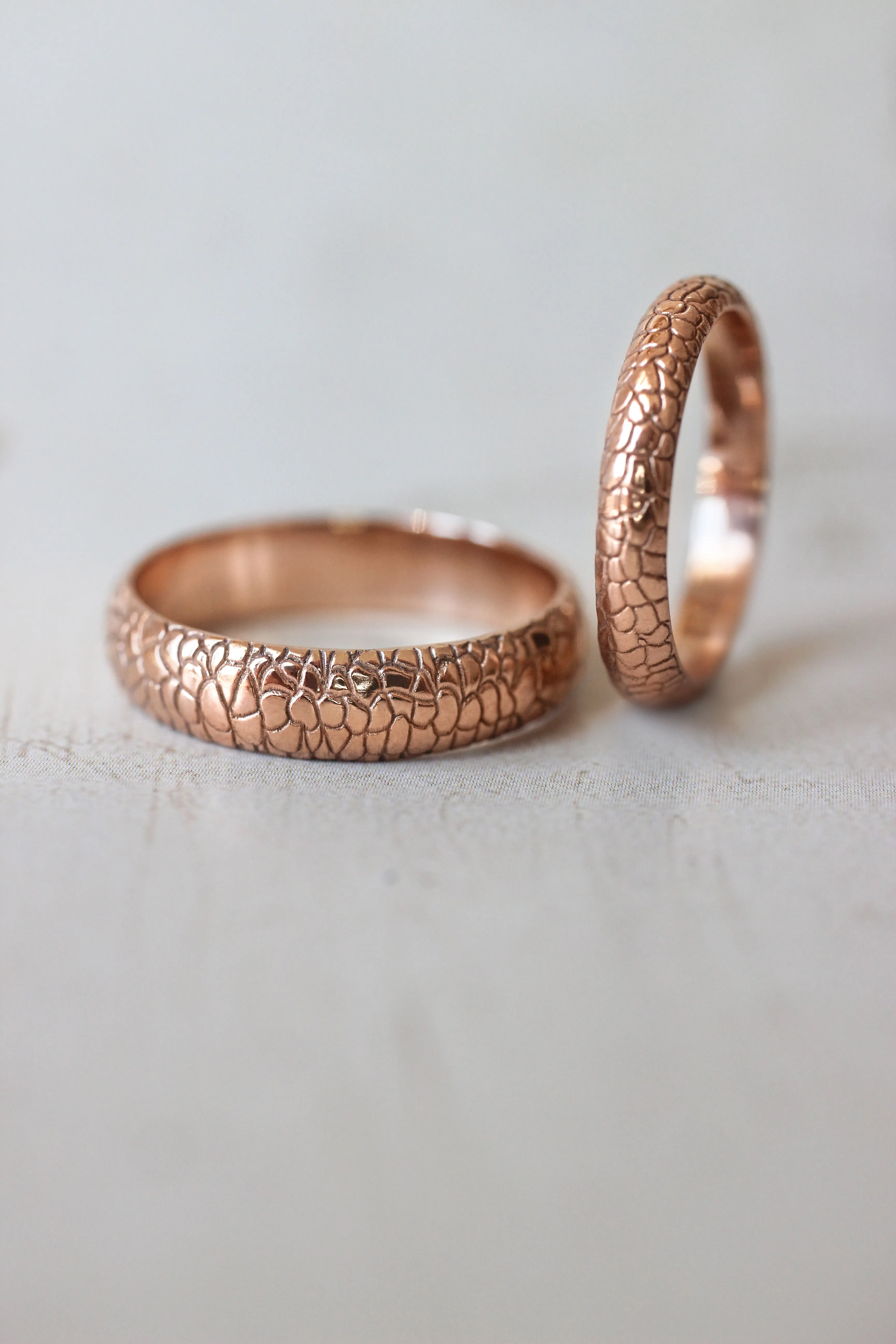 Reptile skin ring, 5 mm wedding band