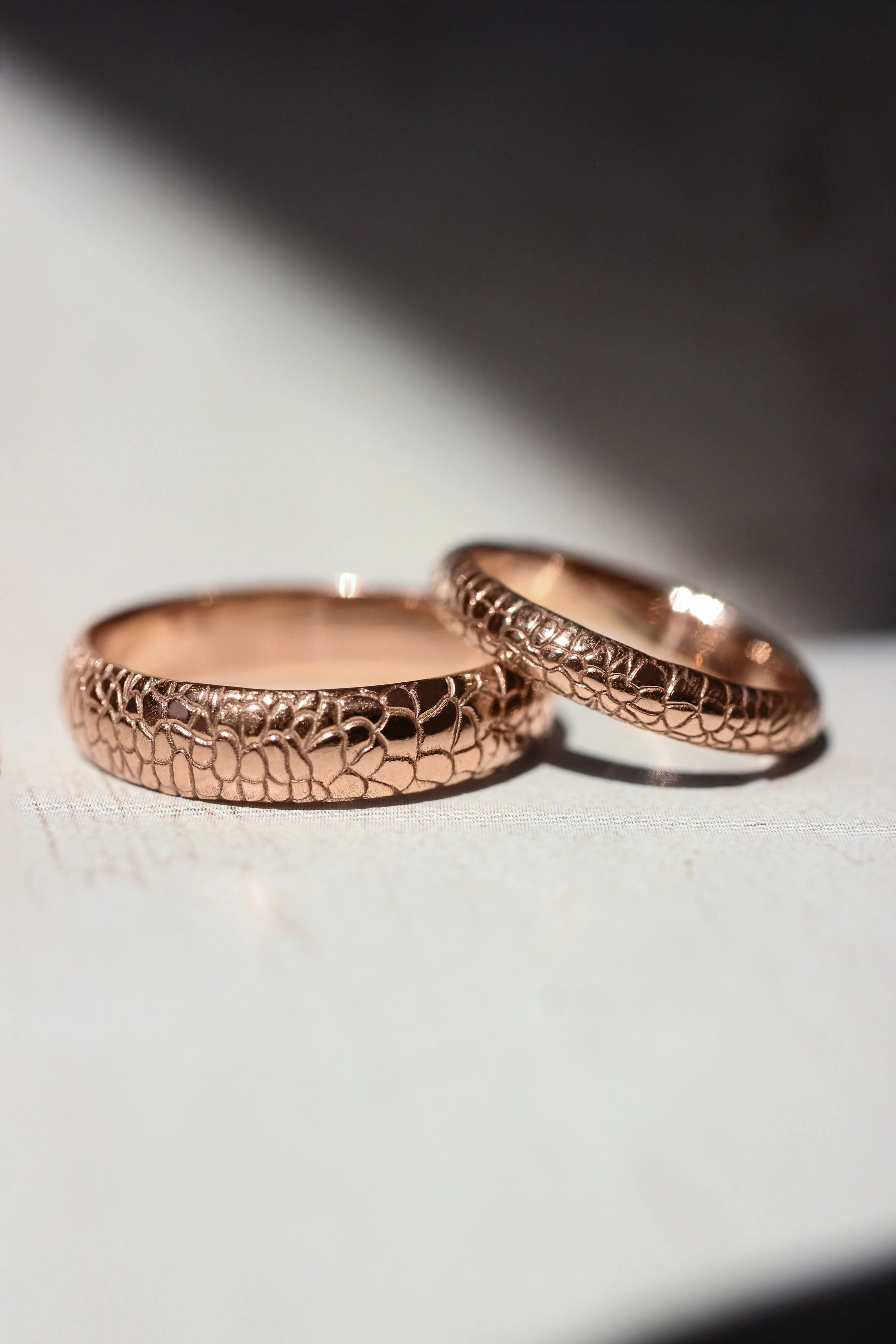 Reptile skin ring, 5 mm wedding band