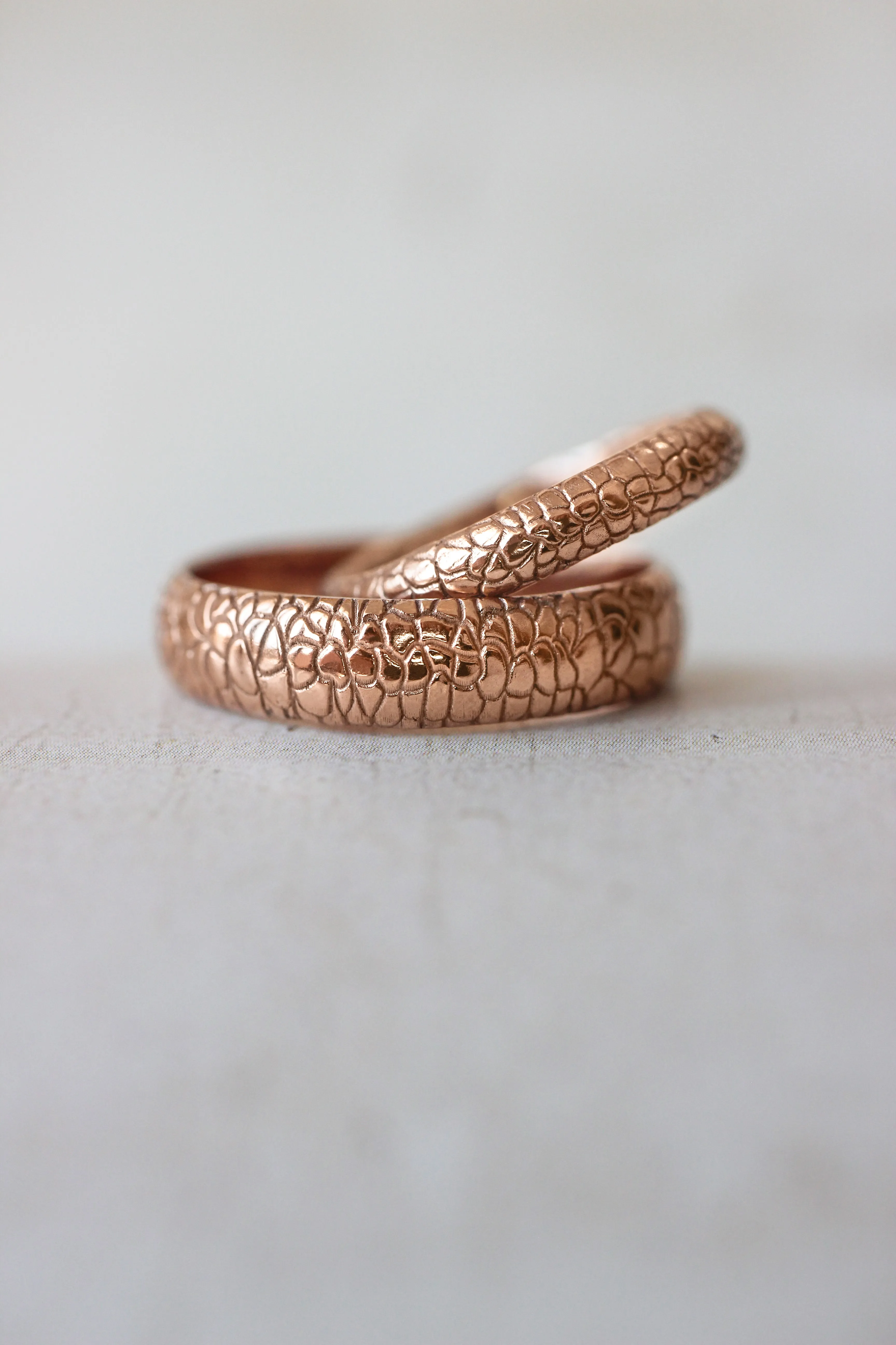 Reptile skin ring, 5 mm wedding band