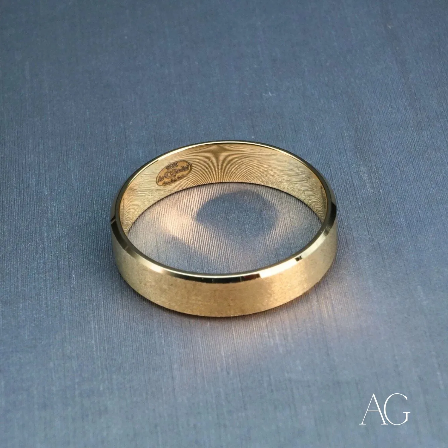 18k Gold Wedding Band: Modern Elegance