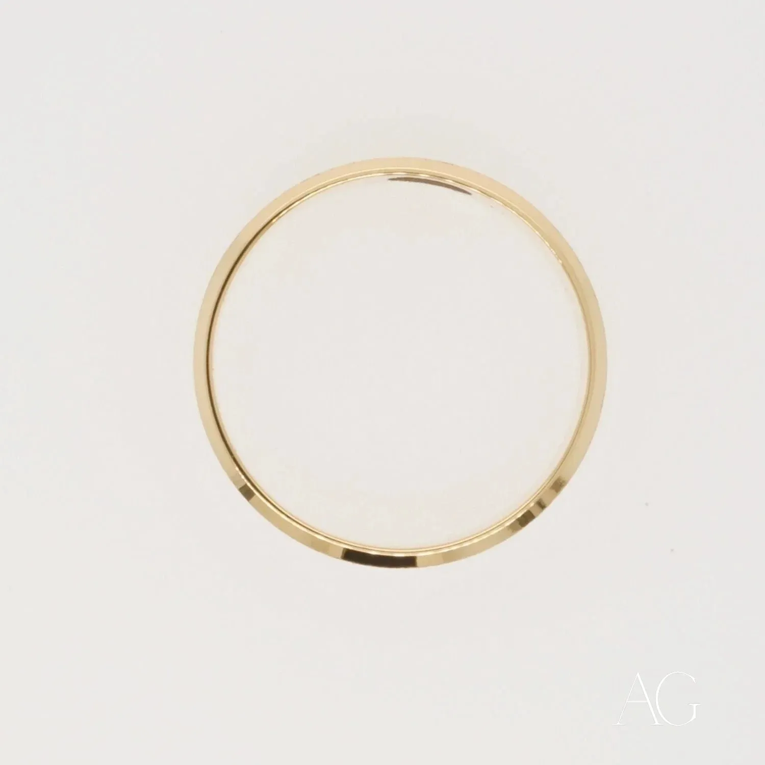 18k Gold Wedding Band: Modern Elegance