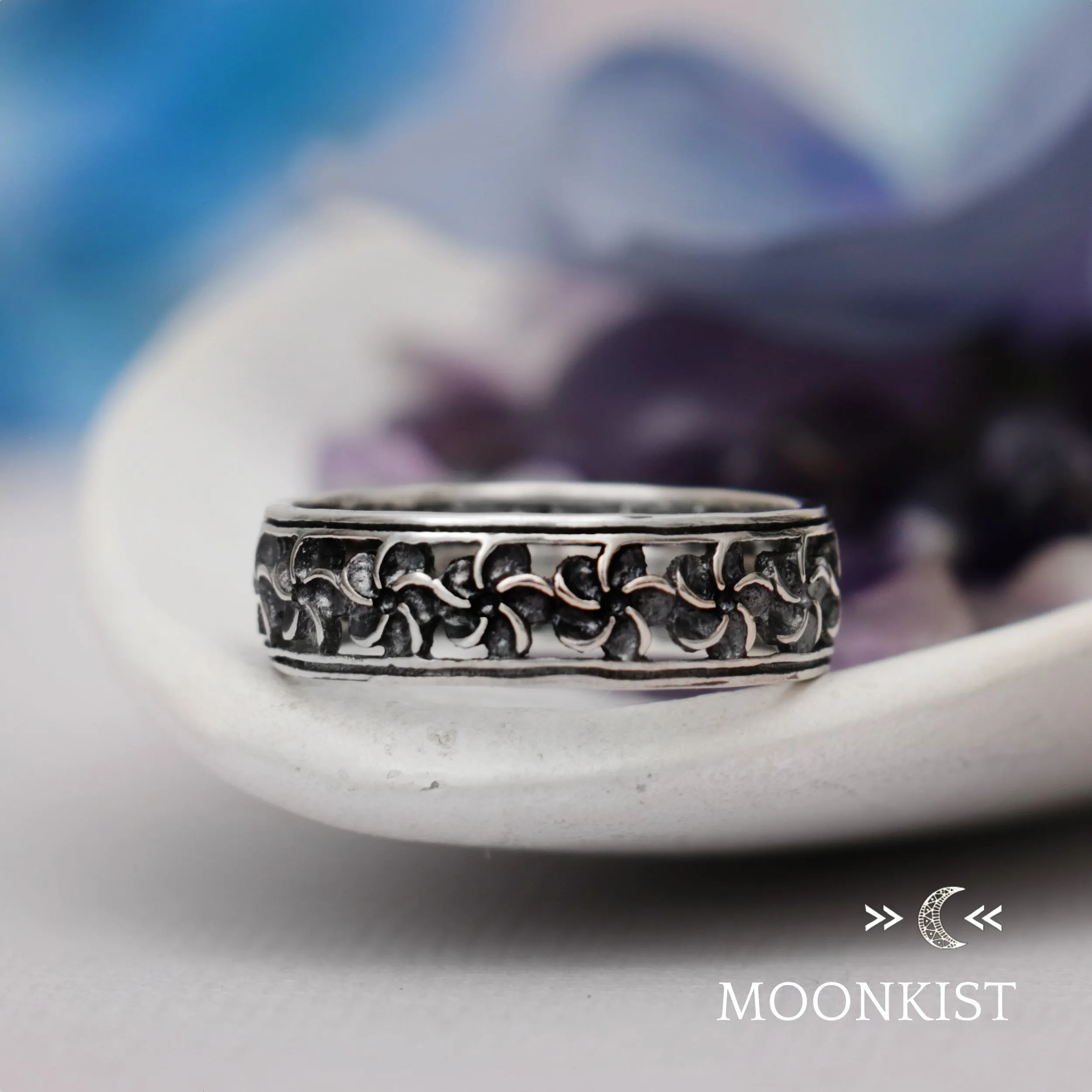 Narrow Periwinkle Flower Wedding Band | Moonkist Designs