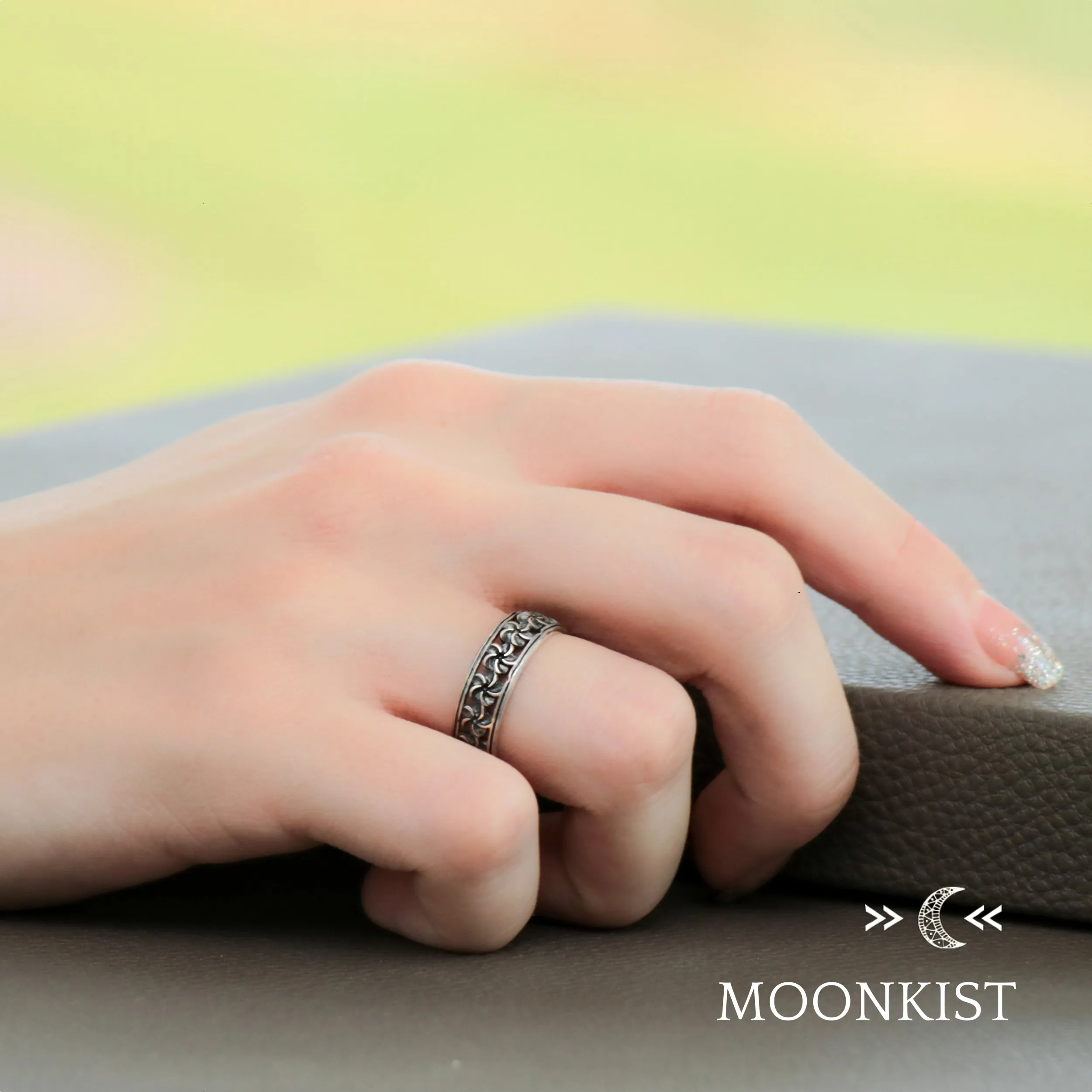 Narrow Periwinkle Flower Wedding Band | Moonkist Designs