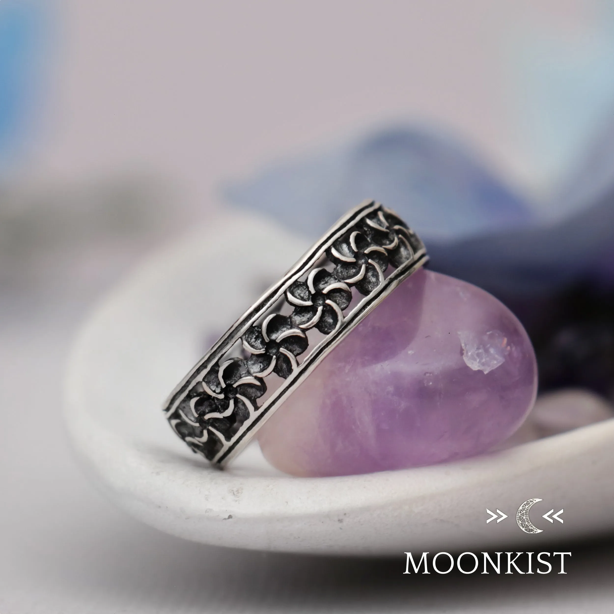 Narrow Periwinkle Flower Wedding Band | Moonkist Designs