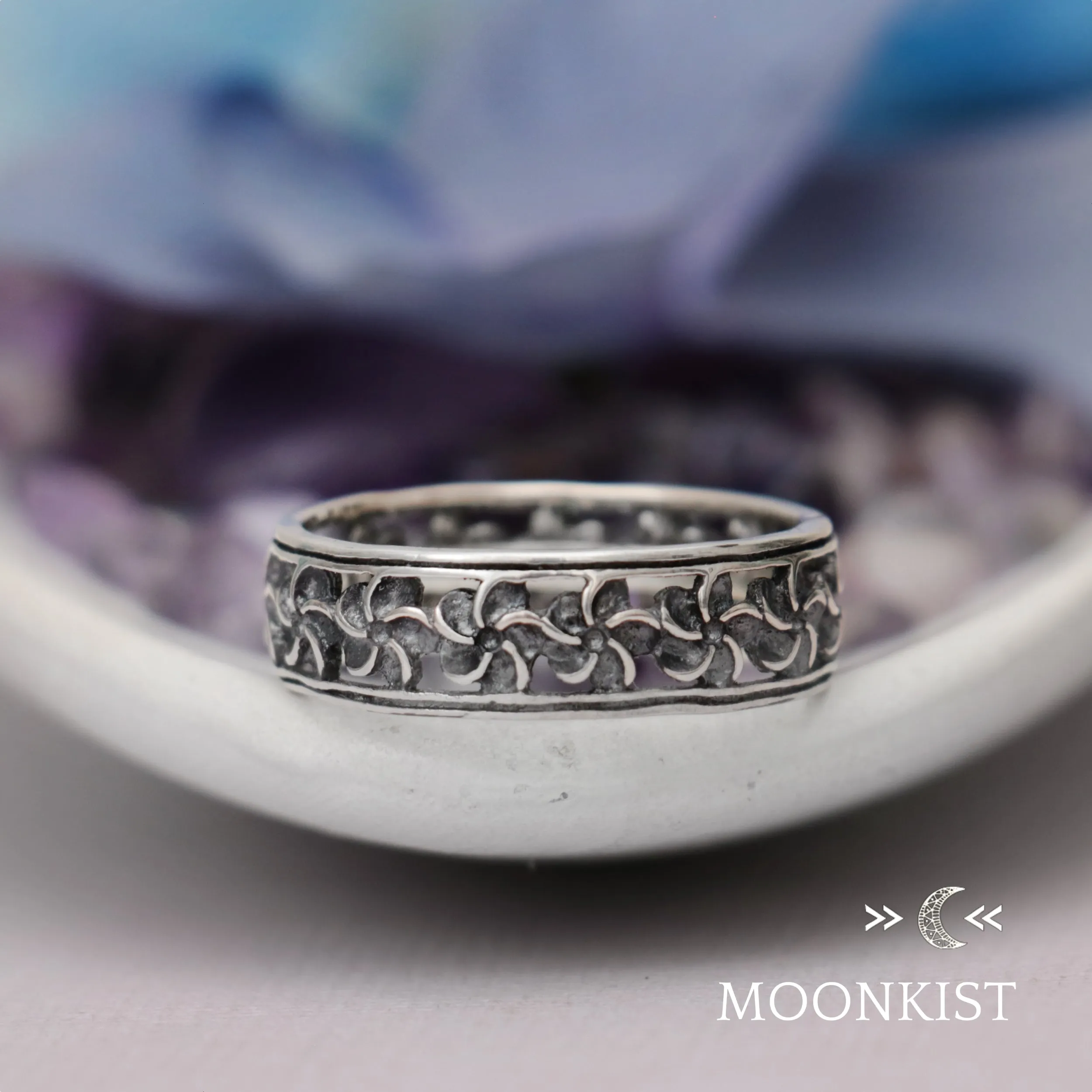 Narrow Periwinkle Flower Wedding Band | Moonkist Designs